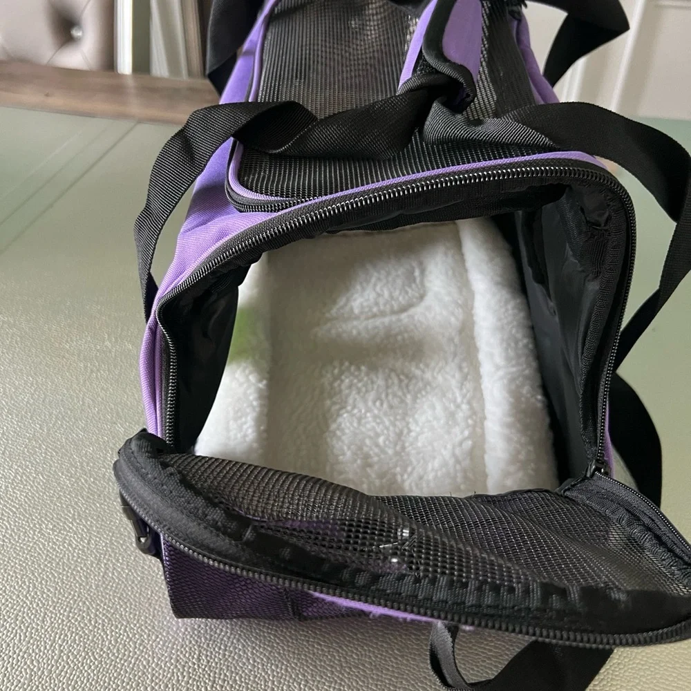 Purple dog/cat carrier. Size S-M. New.